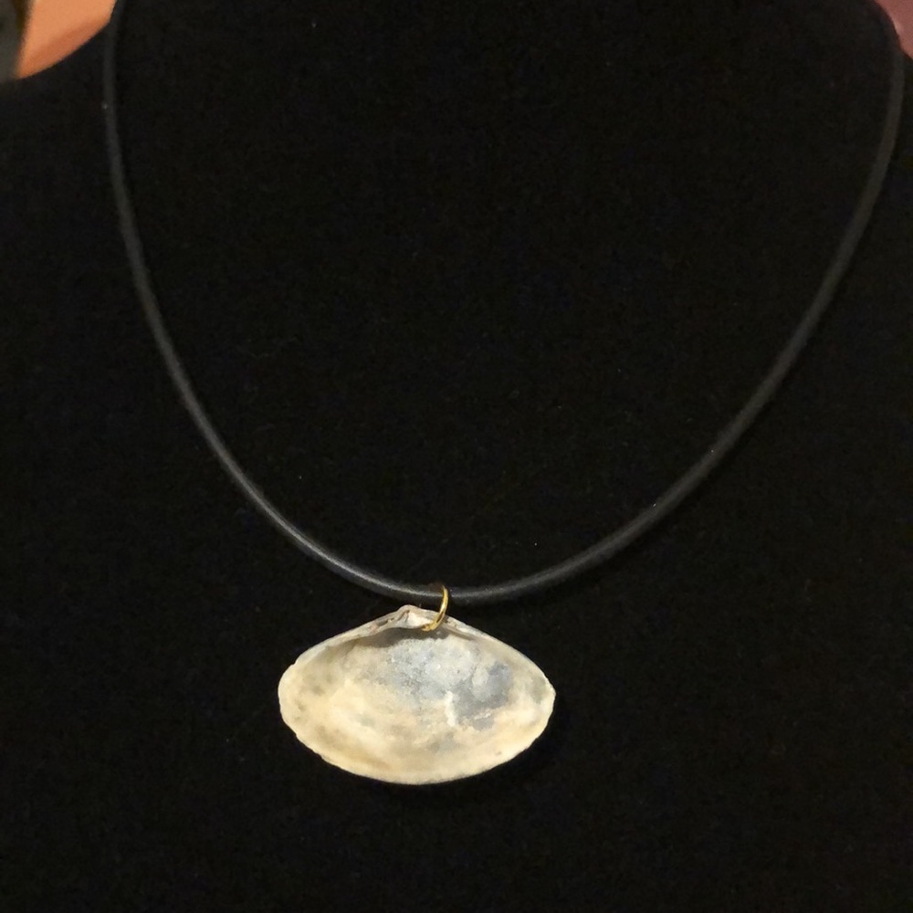 Reversible shell choker- real boho beach shell necklace. Made with love 💕 - Picture 3 of 4